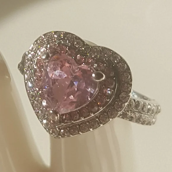 🌙 Sailor Moon Heart Ring - Picture 4 of 9